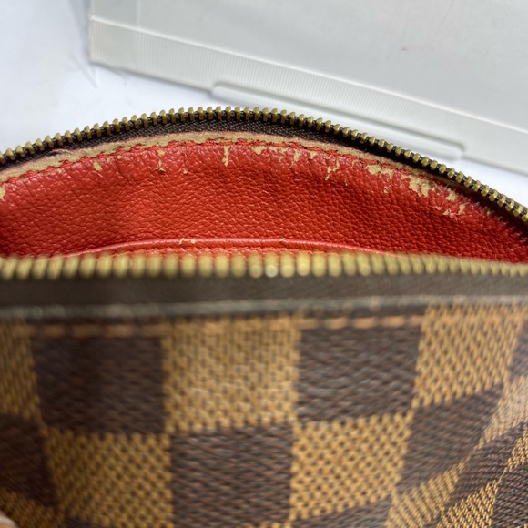 Louis Vuitton Cosmetic Case in Damier Ebene size 7.5 by 4.5 inches,made in Spain - Picture 6 of 10